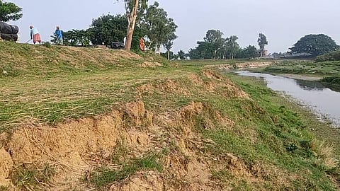 टांगन नदी के कटाव से प्रभावित राधिकापुर इलाके


