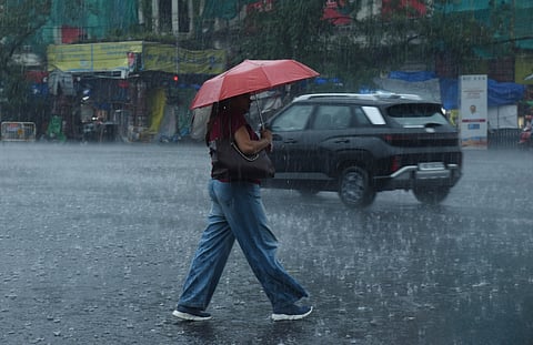 कोलकाता समेत कई जिलों में हुई झमाझम बारिश, बुधवार से तेजी की संभावना