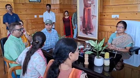 नगर निगम के प्रशासक आर. बिमला व अन्य

