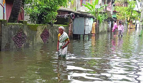बारिश के बाद इलाके में जल जमाव
