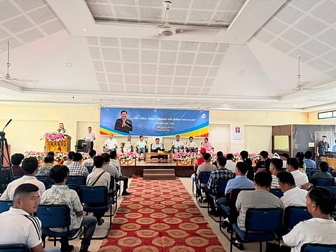 सभा में उपस्थित पवन चामलिंग व अन्य

