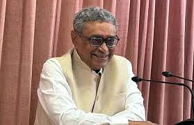 वित्त मंत्री स्वपन दासगुप्ता