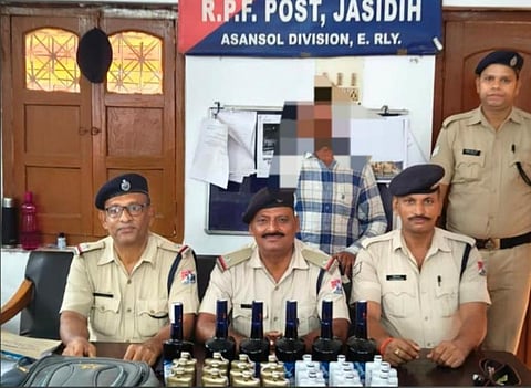 अवैध शराब के साथ एक गिरफ्तार