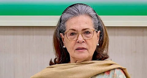 गाजा संकट पर सोनिया का मोदी सरकार पर हमला, बोलीं- ‘भारत को फलस्तीन के समर्थन में...’