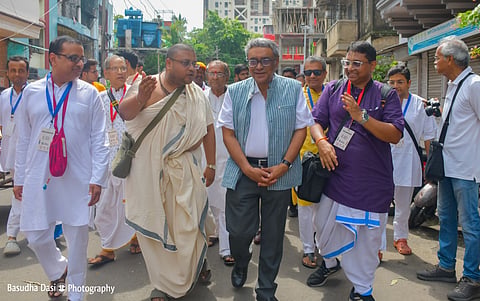 कोलकाता में ऐतिहासिक चिड़ा-दही महोत्सव का शुभारंभ, सैकड़ों श्रद्धालुओं की सहभागिता

