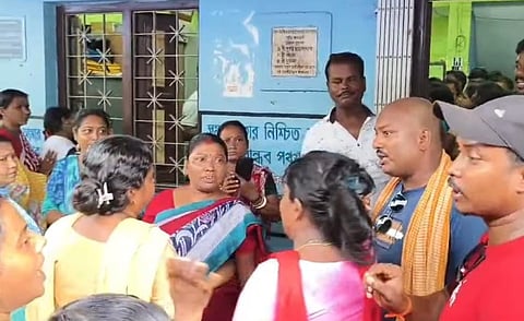 Domjur Protest: Women Gherao Begri Gram Panchayat Over Annapurna Bhandar Fund Delay