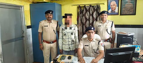 रेल सामग्री चोरी करने का अभियुक्त गिरफ्तार