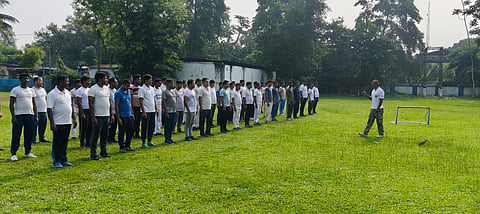 रिफ्रेशर प्रशिक्षण में भाग लेते सिविक वॉलंटियर्स