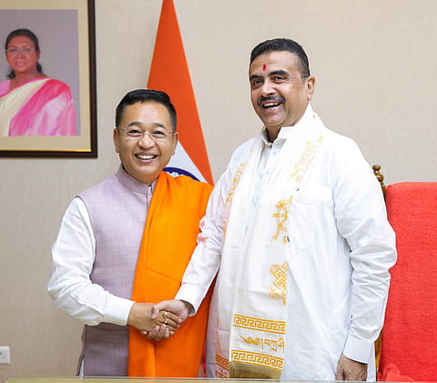 मुख्यमंत्री प्रेम सिंह तामांग व मुख्यमंत्री शुभेंदु अधिकारी

