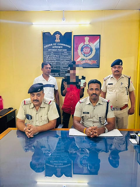 चोरी के मोबाइल के साथ एक गिरफ्तार