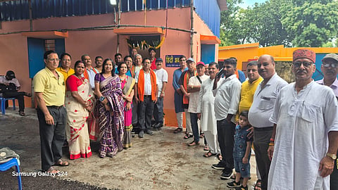 कार्यालय उद्घाटन मौके पर उपस्थित मंच के पदाधिकारी व सदस्य 