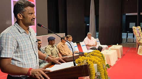 "हर किसी को डॉ. श्यामा प्रसाद मुखर्जी की जीवनी पढ़नी चाहिए"