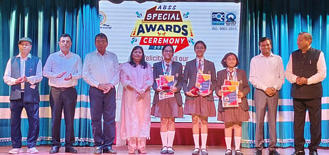 अग्रसेन बालिका शिक्षा सदन ने किया अपनी 536 मेधावी छात्राओं का गरिमापूर्ण विशेष सम्मान

