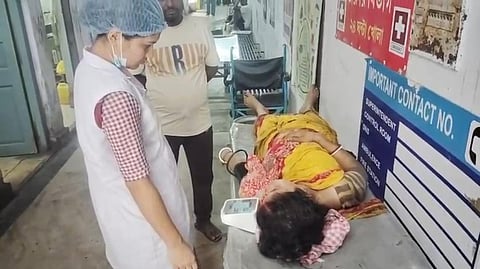 घायल महिला को अस्पताल में भर्ती करवाया गया 