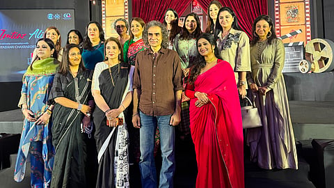 'लेडीज़ स्टडी ग्रुप' द्वारा आयोजित कार्यक्रम में अभिनेत्री ऋताभरी चक्रवर्ती के साथ फिल्म निर्देशक इम्तियाज अली