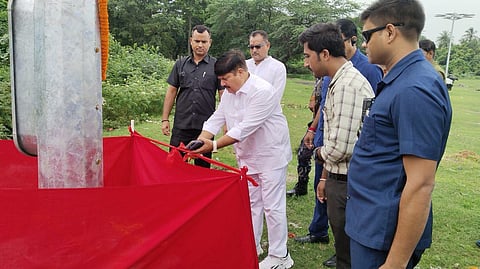 भाटपाड़ा के मेघना घाट पर अर्जुन सिंह ने किया सोलर हाई मास्ट लाइटों का उद्घाटन