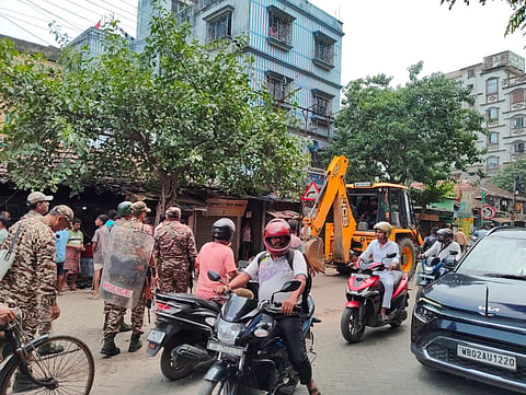 Eviction Drive in Howrah: Bulldozer Demolishes Illegal Shops