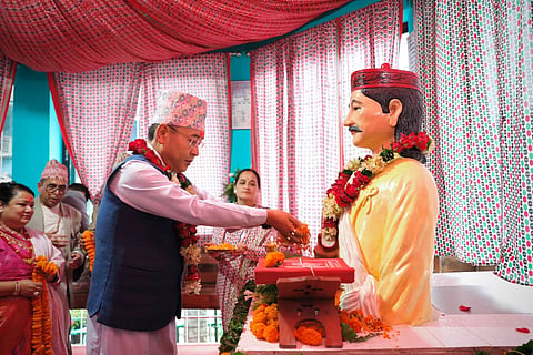 आदिकवि भानुभक्त को श्रद्धांजलि देते मुख्यमंत्री

