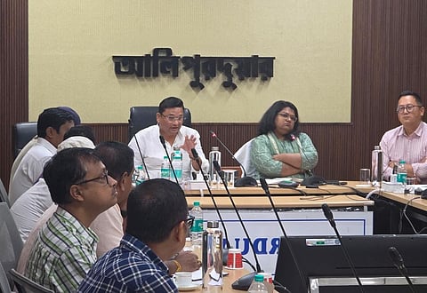 राज्य मंत्री विशाल लामा, जिलाधिकारी मयूरी बसु व अन्य
