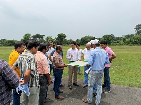 अधिकारियों द्वारा क्षेत्रीय सर्वेक्षण

