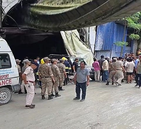 बचाव कार्य में जुटी NDRF, SDRF, सिक्किम पुलिस, अग्निशमन एवं आपातकालीन सेवा व अन्य