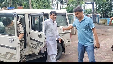 तृणमूल नेता शाहजहां अली को कोर्ट ले जाती पुलिस
