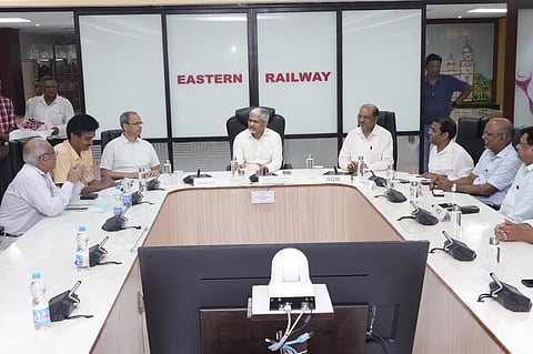 पूर्व रेलवे के प्रमोटी अधिकारियों से महाप्रबंधक का संवाद, यात्री सुविधाओं और आधुनिकीकरण पर दिया जोर