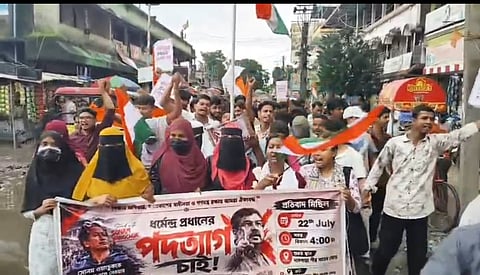 प्रदर्शन में शामिल छात्र