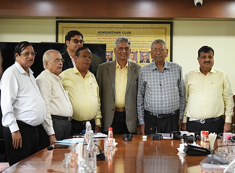 सुशील गोयनका, सीए अरुण गोयनका, गिरधारी लाल गोयनका, इंद्रचंद गोयनका, संजय गोयनका, सुनील गोयनका।