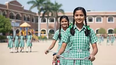 राज्य सरकार ने स्कूलों को दी रंग और यूनिफॉर्म में बदलाव की छूट