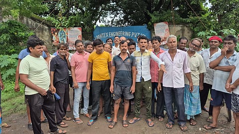 Titagarh Loomtex Jute Mill Workers Protest Demanding Full Operations