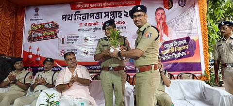 सड़क सुरक्षा को लेकर लोगों को किया गया जागरूक