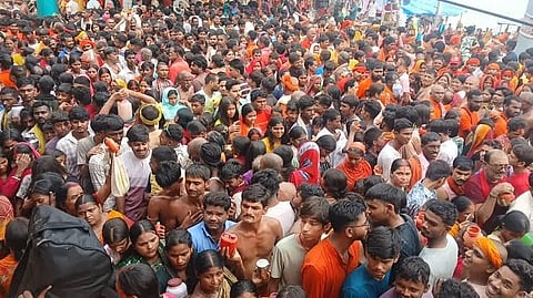 सावन के पहले सोमवार को हर-हर महादेव के जयकारों से गूंजे शिवालय