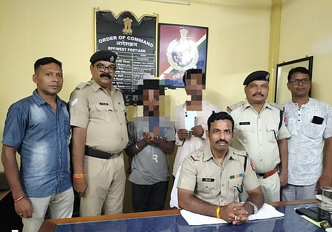 आरपीएफ ने दो मोबाइल चोरों को किया गिरफ्तार