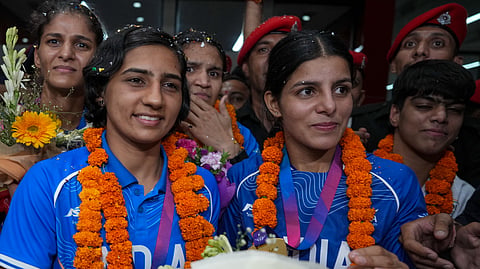  खिलाड़ियों का वतन वापसी पर जोरदार स्वागत