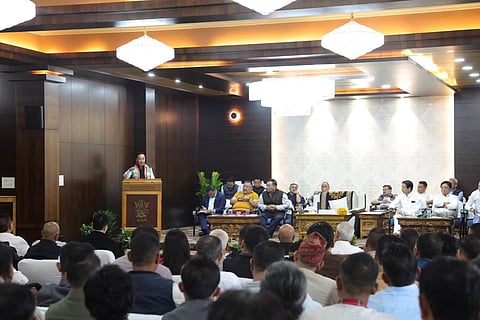 बैठक में लोगों को संबोधित करते मुख्यमंत्री प्रेम सिंह तामांग

