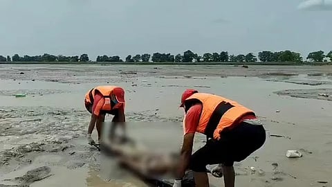 Floods in Nepal: Bodies begin to decompose; decision taken to bury them after DNA testing