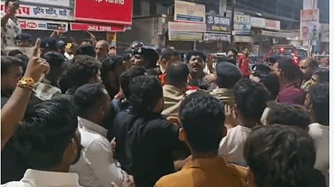 दो गुटों में भारी झड़प, 5 घायल, निषेधाज्ञा लागू