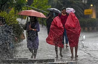 कोलकाता समेत कई जिलों में भारी बारिश का अलर्ट