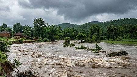सारंडा के कुइली नदी में बह गए 3 ग्रामीण, दो के शव बरामद