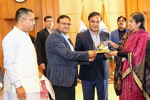 CM हिमंत ने दूध उत्पादन बढ़ाने और सहकारी समितियों के विस्तार पर दिया जोर