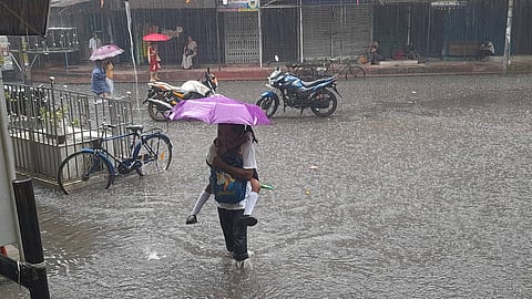 Heavy Rainfall Waterlogs Howrah: Normal Life Impacted in Santragachi & Shibpur