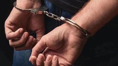 पुलिस ने एक आरक्षी को पकड़ा, अबतक 39 लोग गिरफ्तार