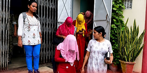 झारग्राम के एक लॉज में चलाए गए अभियान के दौरान पकड़ी गई महिलाएं 