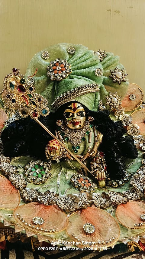 जन्माष्टमी को लेकर मंदिरों में बढ़ी रौनक, रात 12 बजे होगा श्रीकृष्ण जन्मोत्सव