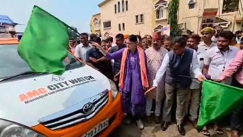 AMC सिटी वॉच को हरी झंडी दिखाती मंत्री