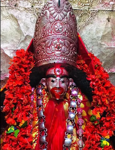 मां तारा का सजा दरबार 
