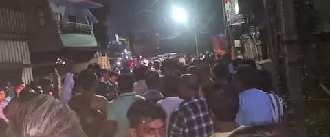 दो पक्षों के बीच हुई झड़प से माहौल हुआ तनावपूर्ण
