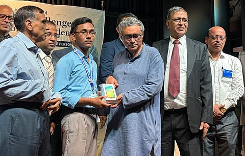 वित्त मंत्री ने एनजीओ से दृष्टिबाधित लोगों की मदद करने का आग्रह किया