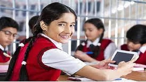 हरियाणा के सरकारी स्कूलों में छात्रों को मुफ्त टैबलेट